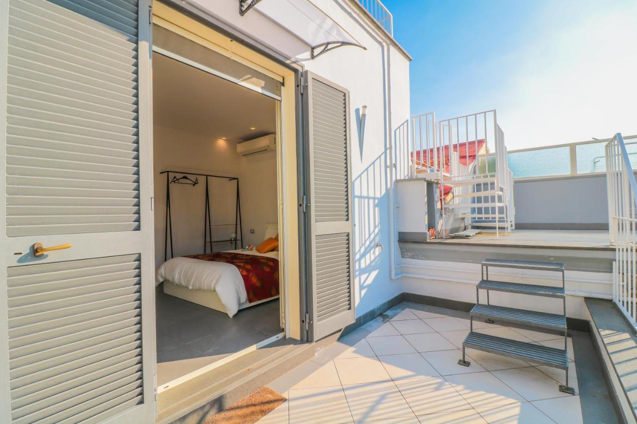 Terrazze Del Lungomare Bed & Breakfast Наполи Екстериор снимка