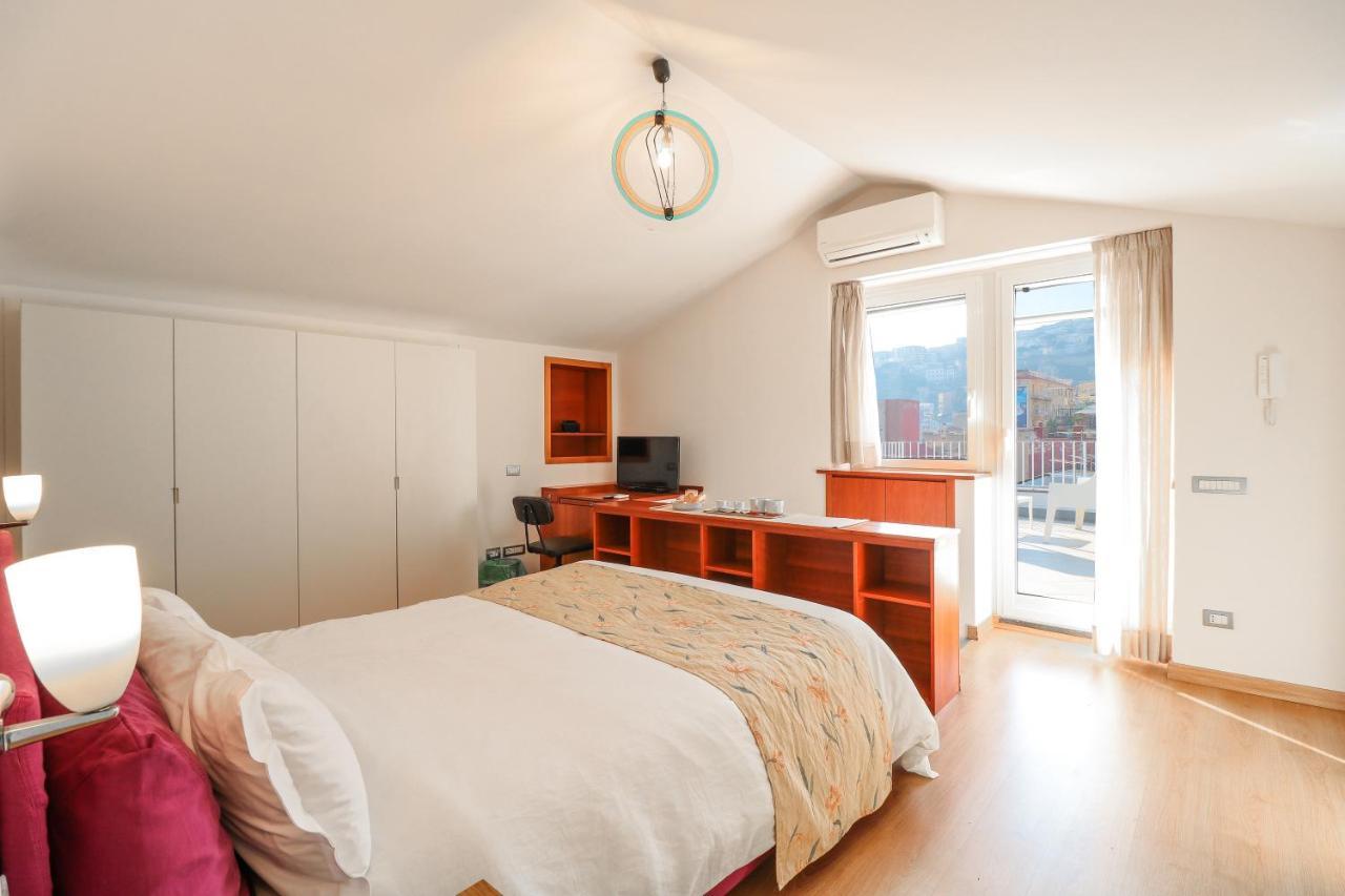 Terrazze Del Lungomare Bed & Breakfast Наполи Екстериор снимка